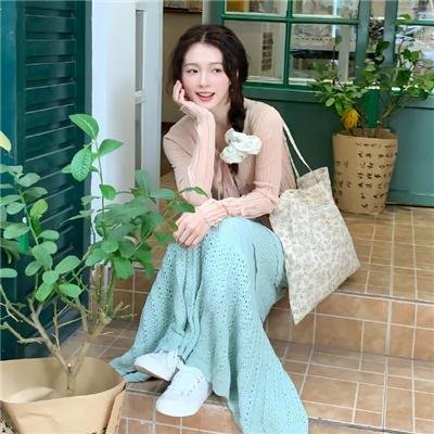 四个孩子走进银行